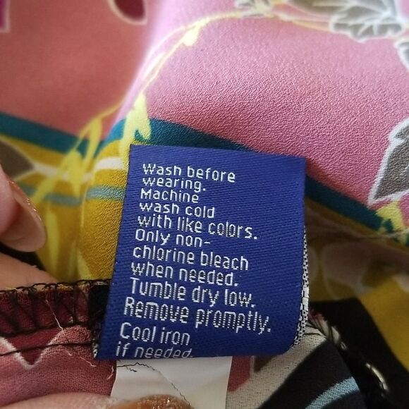 APT.9 Blouse Button Front Abstract Floral Pattern Rolltab Sleeves Medium - Picture 9 of 10